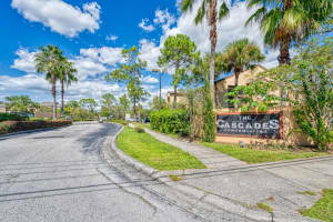2102 Cascades Blvd, Kissimmee, FL 34741, Sold 10/20/21