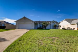 5637 Loma Vista Dr W, Davenport, FL 33896, Sold 10/21/21