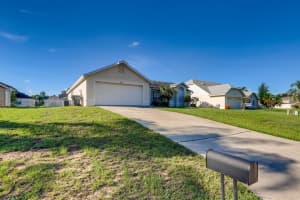 5637 Loma Vista Dr W, Davenport, FL 33896, Sold 10/21/21