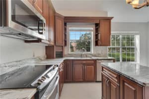 7426 GREEN TREE DR #113, ORLANDO, FL 32819 Sold 10/18/22