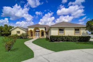 2301 Foxboro Ct, Kissimmee, FL 34746, Sold 12/16/21