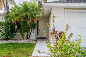 2926 Sunset Lakes Blvd, Kissimmee, FL 34747, Sold 03/04/22