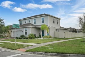 353 Summer Squall Rd, Davenport, FL 33837, Sold 01/03/22