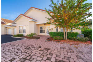 1007 David Walker Dr, Tavares, FL 32778, Sold 02/04/22