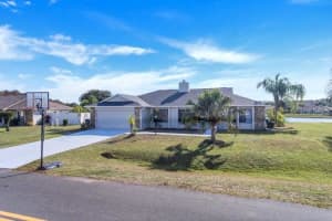 2930 Pineridge Cir, Kissimmee, FL 34746, Sold 02/01/22