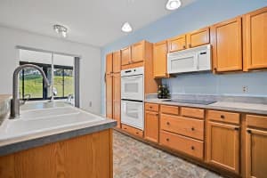 258 Aster Dr, Davenport, FL 33897, Sold 02/16/22