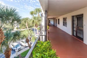 100 S Interlachen Ave, Winter Park, FL 32789, Sold 02/11/22