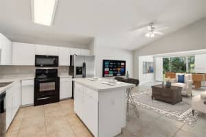 4220 Forest Island Dr, Orlando, FL 32826, Sold 02/08/22