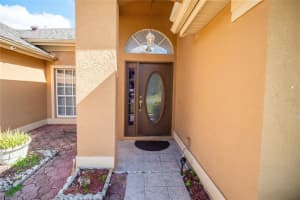 3733 Running Water Dr, Orlando, FL 32829, Sold 05/16/22