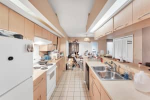 6938 Oakmore Ln, Orlando, FL 32818, Sold 06/03/22