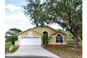 553 Pine Lake View Dr, Davenport, FL 33837, Sold 06/28/22