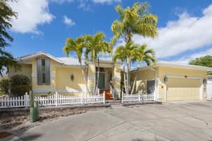 2287 Bayshore Rd, Nokomis, FL 34275, Sold 04/29/22