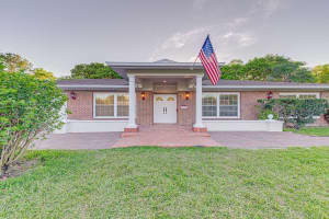 165 LAKE DESTINY TRL, ALTAMONTE SPRINGS, FL 32714 Sold 03/31/23