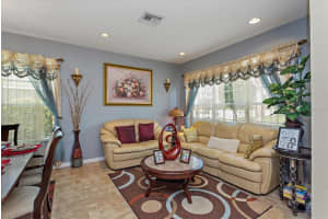945 Meadow Glade Dr, Winter Garden, FL 34787, Sold 04/28/22