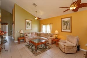 7902 Silver Bass Ct, Kissimmee, FL 34747, Sold 05/09/22