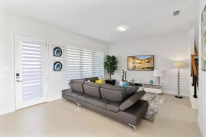152 VILLA DOMANI CIR, DAVENPORT, FL 33896 Sold 07/06/22