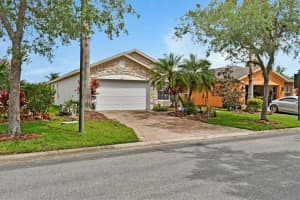 225 GRAND CANAL DR, POINCIANA, FL 34759 Sold 08/15/22