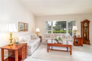 486 Lagoon Dr, Oviedo, FL 32765, Sold 06/14/22