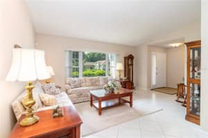 486 Lagoon Dr, Oviedo, FL 32765, Sold 06/14/22