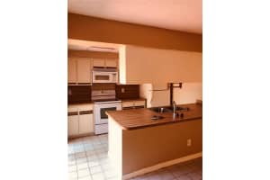 5262 WILLOW CT #525, ORLANDO, FL 32811 Sold 08/02/22