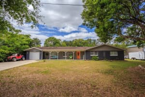 27839 LISA DR, TAVARES, FL 32778 Sold 09/20/22