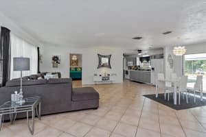 27839 LISA DR, TAVARES, FL 32778 Sold 09/20/22