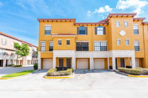 6131 METROWEST BLVD #112, ORLANDO, FL 32835 Sold 07/29/22