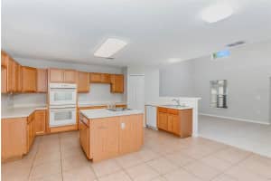 2401 FOXHOLLOW RD, TAVARES, FL 32778 Sold 03/09/23