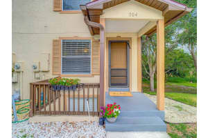 704 BRIGADOON DR, CLEARWATER, FL 33759 Sold 07/03/22
