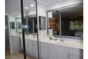 17 ESCONDIDO CIR #225, ALTAMONTE SPRINGS, FL 32701 Sold 09/23/22