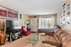 468 BANYON TREE CIR #200, MAITLAND, FL 32751 Sold 07/05/22