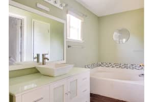 6720 WESTLAKE BLVD, ORLANDO, FL 32810 Sold 07/28/22
