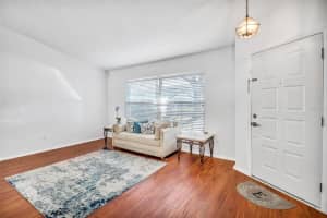 8067 CLOVERGLEN CIR, ORLANDO, FL 32818 Sold 07/15/22