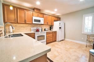 5 ESCONDIDO CIR #46, ALTAMONTE SPRINGS, FL 32701 Sold 08/19/22