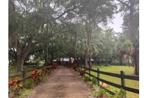 1950 S CHICKASAW TRL, ORLANDO, FL 32825 Sold 09/09/22