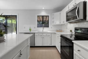 663 HOLBROOK CIR, LAKE MARY, FL 32746 Sold 07/27/22