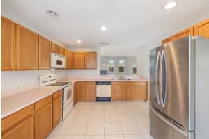 2748 OSPREY CREEK LN, ORLANDO, FL 32825 Sold 12/22/22
