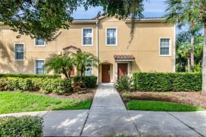2744 OAKWATER DR #2744, KISSIMMEE, FL 34747 Sold 09/22/22
