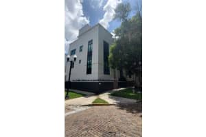 460 E JACKSON ST #5, ORLANDO, FL 32801 Sold 09/09/22