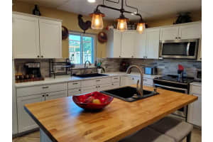 248 FAIRFIELD DR, SANFORD, FL 32771 Sold 09/19/22