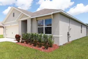 2741 2741 GRAND CENTRAL AVENUE AVE, TAVARES, FL 32778 Sold 08/15/22