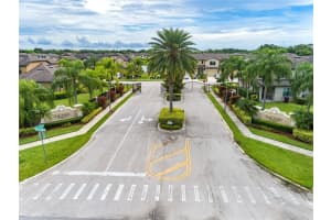 2404 SEVEN OAKS DR, SAINT CLOUD, FL 34772 Sold 08/30/22