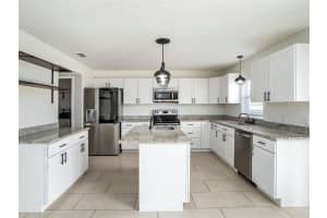 10018 CREEK BLUFF DR, RIVERVIEW, FL 33578 Sold 04/19/23