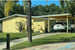 1208 LAKECREST DR, APOPKA, FL 32703 Sold 08/19/22