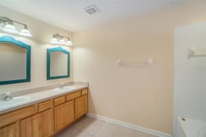 8364 72ND ST E, UNIVERSITY PARK, FL 34201 Sold 11/16/22