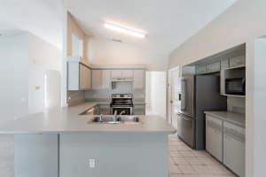 6821 KNIGHTSWOOD DR, ORLANDO, FL 32818 Sold 08/31/22