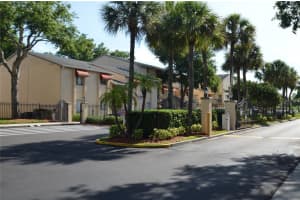 4117 S SEMORAN BLVD #8, ORLANDO, FL 32822 Sold 01/25/23