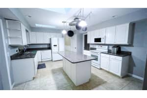 409 WHISPERING OAK LN, APOPKA, FL 32712 Sold 10/28/22