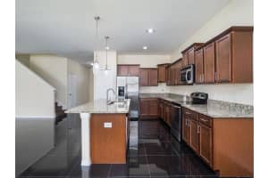 513 19th St NW, Ruskin, FL 33570, Sold 04/10/23