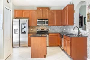 563 JUNIPER SPRINGS DR, GROVELAND, FL 34736 Sold 09/16/22